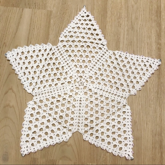 Star crochet table placemat with pearls